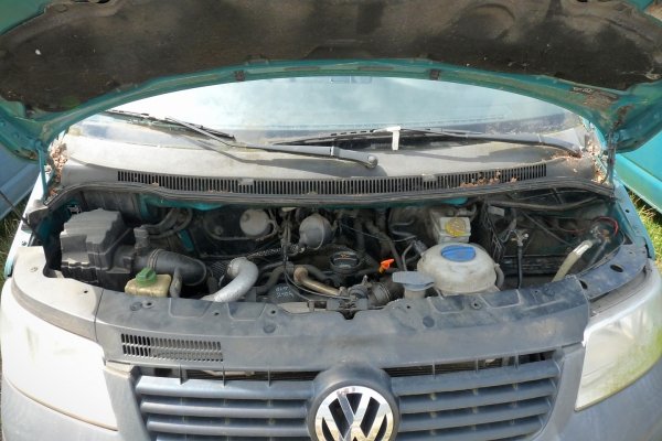 Zwrotnica przód lewa VW Transporter T5 2005 2.5TDI AXD Bus