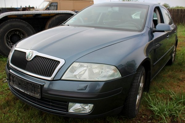 Pas przód Skoda Octavia II 1Z 2004 1.6FSI BLF Liftback