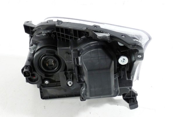 _Reflektor prawy lampa przednia Toyota Avensis T25 2003-2005