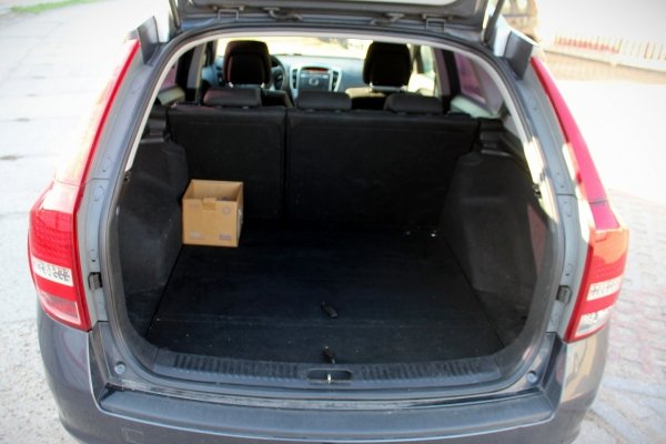 Zwrotnica przód lewa Kia Ceed I Lift ED 2011 1.6CRDI D4FB Kombi