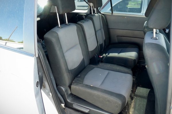 Półoś przód lewa Mazda 5 CR 2005 2.0i LFF7 Van