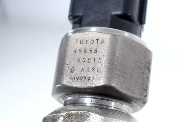 Listwa wtryskowa Toyota Avensis T25 2003-2008 2.2 D-CAT