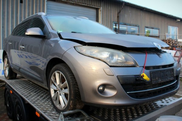 Zderzak przód (xenon) Renault Megane III 2009  (2008-2012) Kombi (TEKNG)