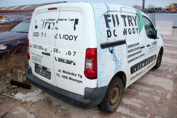 _Błotnik przód prawy Peugeot Partner II 2009 (kod lakieru: EWP)