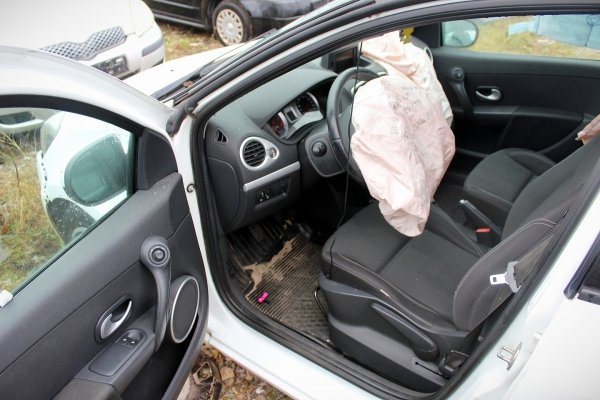 Pas przód + belka zderzaka Renault Clio III Lift 2010 Hatchback 5-drzwi