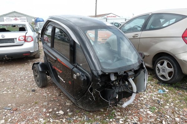 Szyba drzwi przód lewa Anaig Brisk 2020