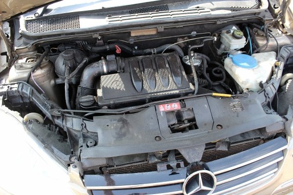 Błotnik przód prawy Mercedes A-Klasa W169 2005 Hatchback 3-drzwi (kod lakieru: 791)