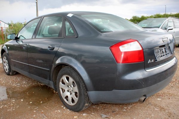 Konsola Audi A4 B6 2001 2.0i ALT Sedan
