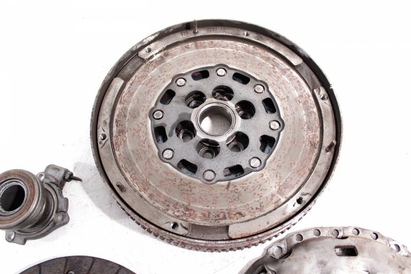 Sprzęgło tarcza docisk koło dwumasowe łożysko oporowe Opel Signum 2003-2005 1.9CDTI Z19DTH