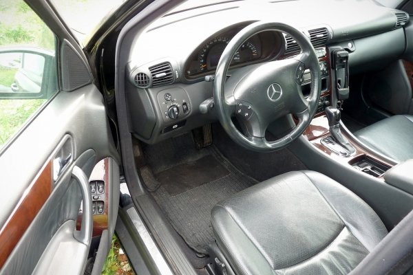 _Komplet fotel lewy kierowcy + fotel prawy pasażera + kanapa tył Mercedes C-Klasa W203 2002 Kombi