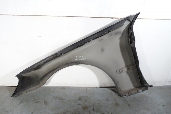 _Błotnik przód prawy Mercedes C-klasa W203 Lift 2004 Sedan (kod lakieru: 197)