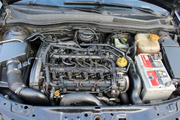 Zwrotnica przód lewa Opel Astra H 2005 1.9CDTI Z19DTJ Hatchback 5-drzwi 
