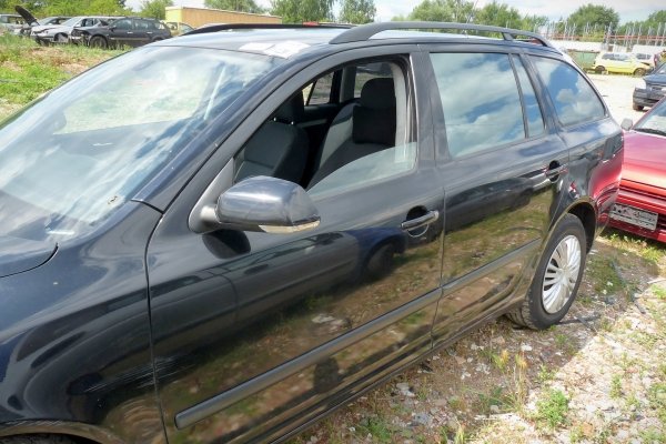 Szyba karoseryjna prawa Skoda Octavia II 1Z 2005 Kombi 