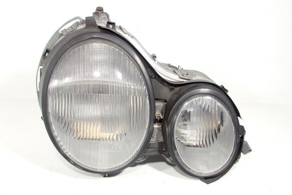 _Reflektor prawy Mercedes E-klasa W210 1995-1999