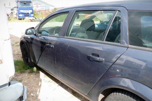 Klapa bagażnika tył Opel Astra H 2010 Kombi (kod lakieru: GBI)
