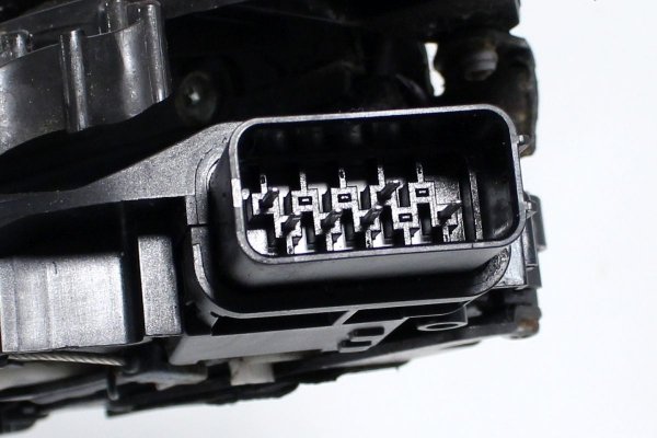 _Zamek drzwi przód lewy Ford Focus MK2 2004-2007 Kombi 6-PIN