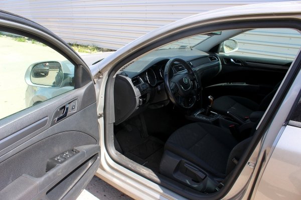 _Drzwi tył lewe Skoda Superb 3T 2011 1.6TDI CAYC Liftback