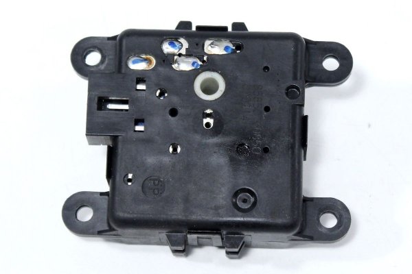 _Silniczek regulacji nawiewu Nissan Primera P11 1996-2002