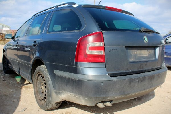 Klapa bagażnika tył Skoda Octavia II 1Z 2008 Kombi