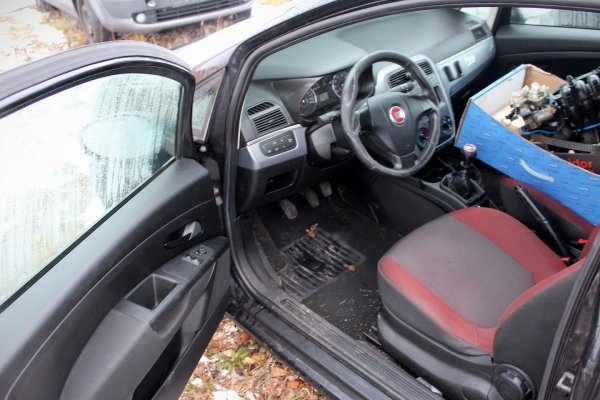 Fiat Grande Punto 2009 1.2i 199A4000 Hatchback 3-drzwi [A]