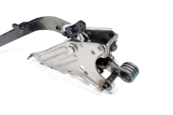 Pedał sprzęgła Toyota Avensis T25 2003-2008 