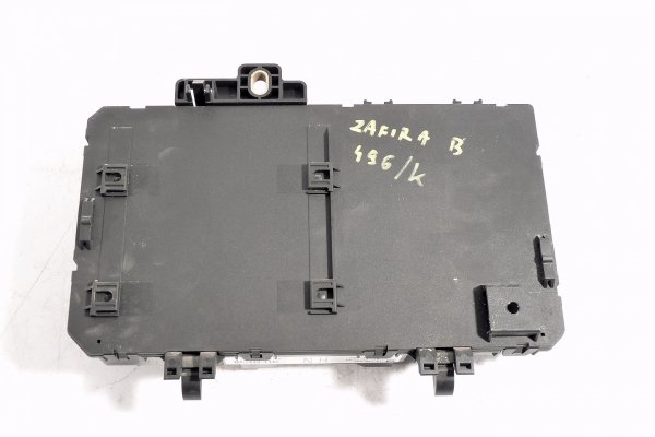 Skrzynka bezpieczników moduł BSI Opel Zafira B 2007 1.9CDTI Z19DTL 