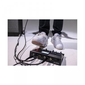 Zoom B2 Four