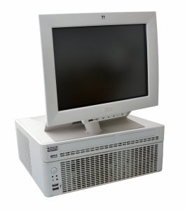 Zestaw POS Wincor Nixdorf: komputer kasowy BEETLE M-II plus + Monitor BA82 ze stojakiem (używane)