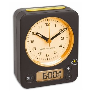 TFA 60.1511.01.07 COMBO budzik biurkowy zegarek wskazówkowy sterowany radiowo, czarny z żółtym