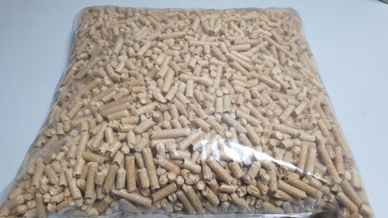 Żwirek drewniany podłoże dla kota i gryzoni 2,5kg 5l