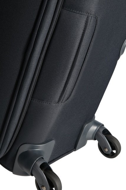 Bagaż posiada uchwyt na spodzie bagażu, co umożliwia wygodne chwycenie torby przy podnoszeniu