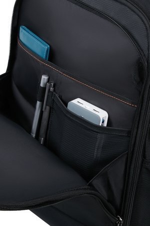Przednia kieszeń plecaka organizacyjana z miejscem na telefon i inne akcesoria