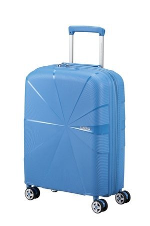 Bagaż wykonany jest z polipropylenu pozyskanego z recyklingu. Bagaż ma wymiary 55cm x40cm x 20cm po rozszerzeniu 23cm
