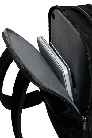 Tylna kieszeń przeznaczona na laptopa 17,3&quot; 
