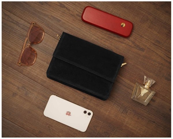 Skórzana listonoszka torebka damska Solome Ulla czarna zamszowa na ramię plener