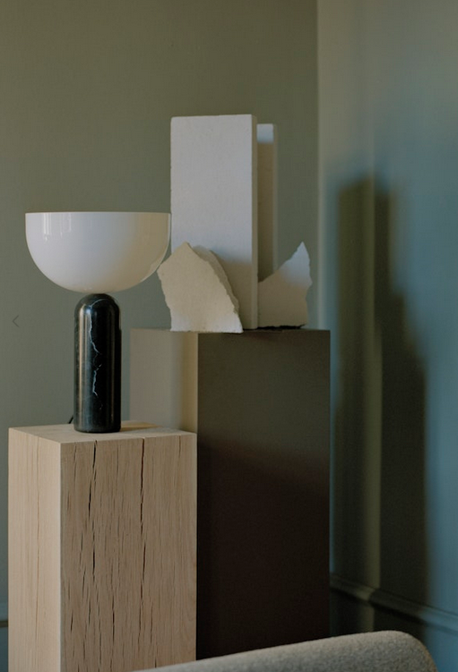 Lampka stołowa nocna półokrągła czarny marmur nowoczesna designerska dekoracyjna na komodę 45cm Kizu 20411 New Works