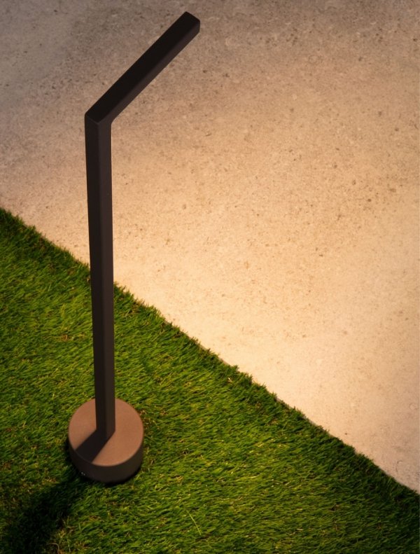 Zewnętrzna lampa stojąca minimalistyczna LED klasyczna uniwersalna aluminiowa kolor rdzawy IP65 BERENDA LE75140 Luces Exclusivas