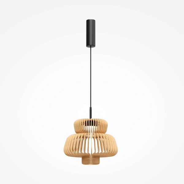 Zdjęcie przedstawia designerską, pojedynczą lampę wiszącą LED z kolekcji Namiki o szerokości 35 cm. Konstrukcja łączy matową czerń metalu z ciepłym akcentem o strukturze ciemnego drewna. Lampa wisi na długim, czarnym przewodzie nad minimalistycznym stolik