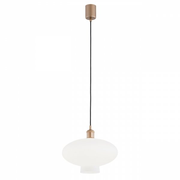 Nowoczesna szklana lampa wisząca Tresco 8980 z białym mlecznym kloszem i miedzianym wykończeniem nad stolikiem kawowym w salonie.