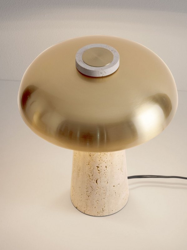 Lampka stołowa nocna z trawertynu ze złotym zaokrąglonym kloszem nowoczesna na komodę dekoracyjna Luces Exclusivas