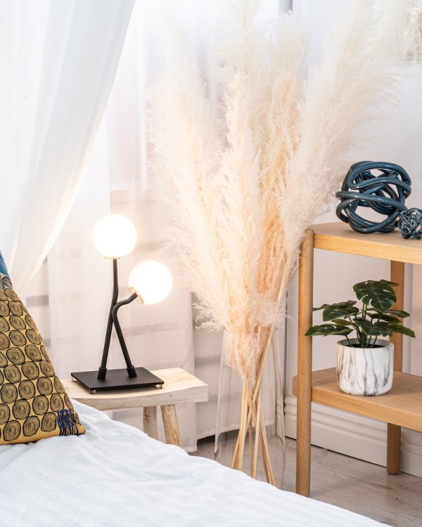 Nietuzinkowa designerska lampa stołowa lampka nocna białe kule szklane taniec czarna stal FARON 892 Argon