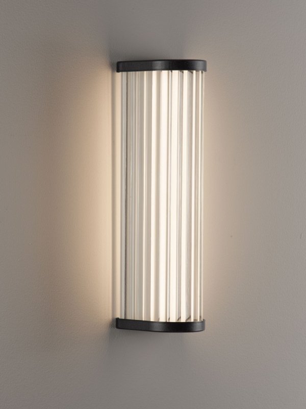 Lampa ścienna kinkiet LED z ryflowanego szkła minimalistyczny zmiana barwy światła IP44 BELCHITE LE45936 Luces Exclusivas