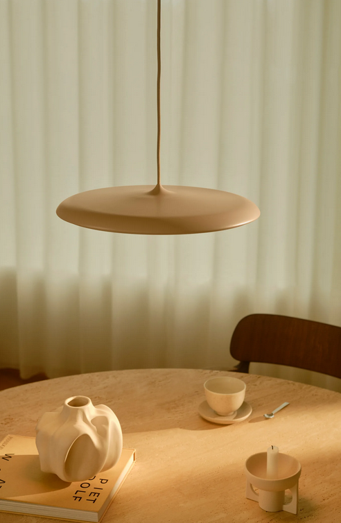 Różowa minimalistyczna lampa wisząca Artist 40 Design For The People