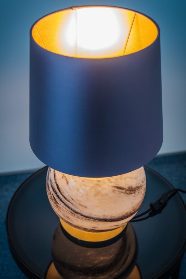 Alabastrowa lampa stołowa lampka nocna z dużym abażurem śliwkowym satyna biało-brązowy marmurek szkło HARLEM 8548 Argon
