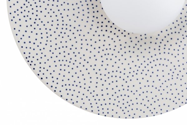 Designerski kinkiet ceramika Bolesławiec płaski talerz biały w kropki rękodzieło na ściane wyjątkowy BOLL 8936 Argon x Manufaktura w Bolesławcu 