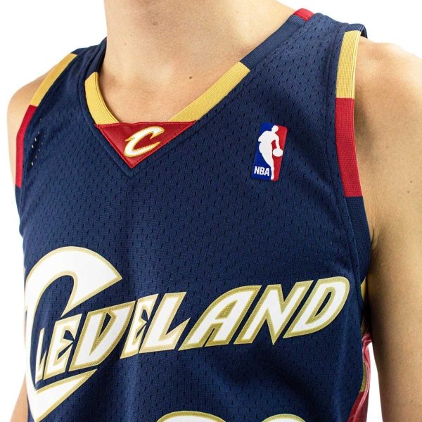 Mitchell &amp; Ness koszulka NBA Swingman Alternate Jersey Cavaliers 08 Lebron James SMJYGS18156-CCANAVY08LJAN
