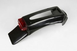 UFO BŁOTNIK TYŁ (WYPENIENIE) Z LAMPKĄ SUZUKI RM 125/250 89-92, KOLOR CZARNY