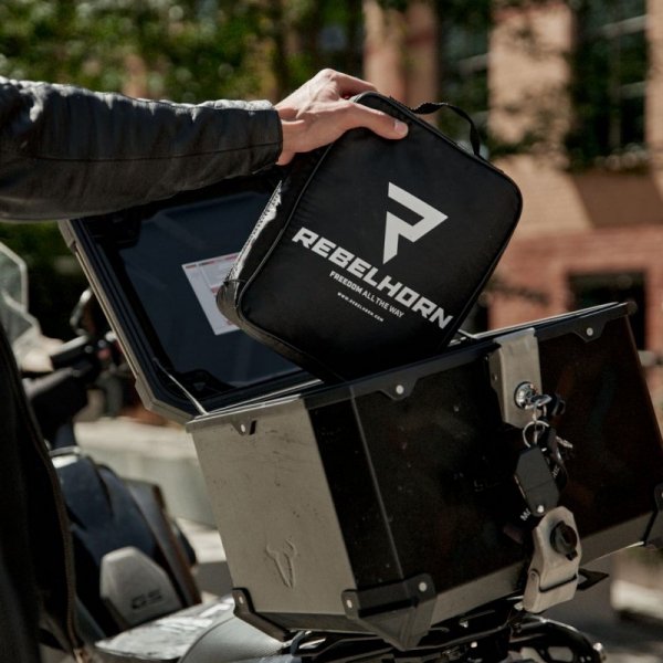 POKROWIEC NA MOTOCYKL REBELHORN COVER 2 Z MIEJSCEM NA KUFER BLACK SILVER XL