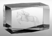 Koń w skoku w bloku ze wzmacnianego szkła - HKM