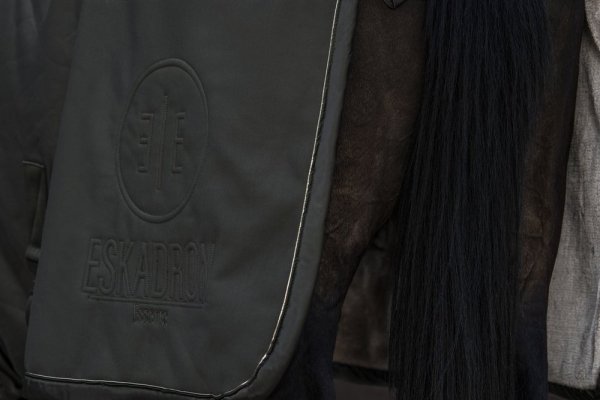 Derka osuszająca JERSEY FAUXFUR Essence 2022 - Eskadron - darkolive